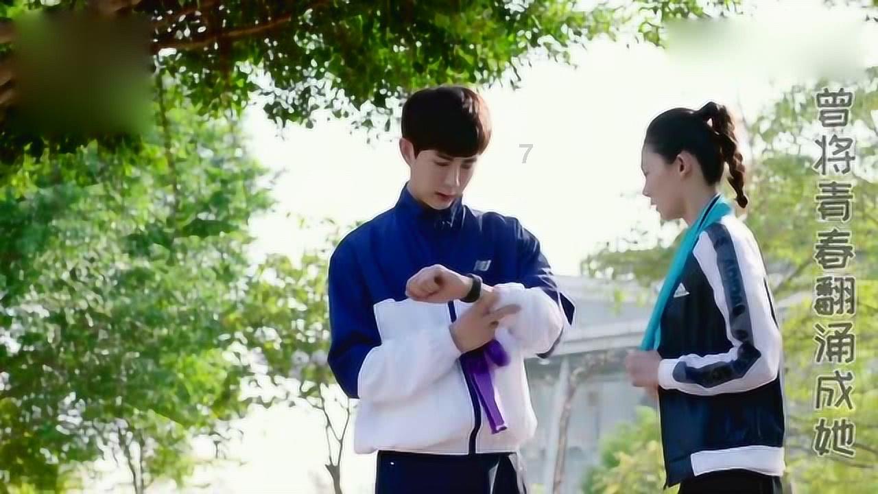 腊月十五，济南大明湖畔圆月映照佳节氛围